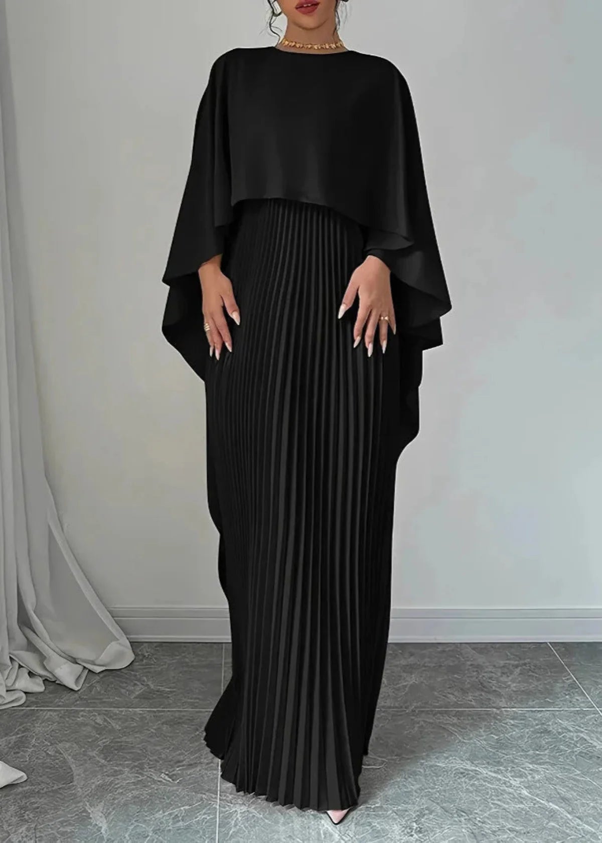 Katharina | Damen Abend-Maxikleid im plissierten Cape-Stil