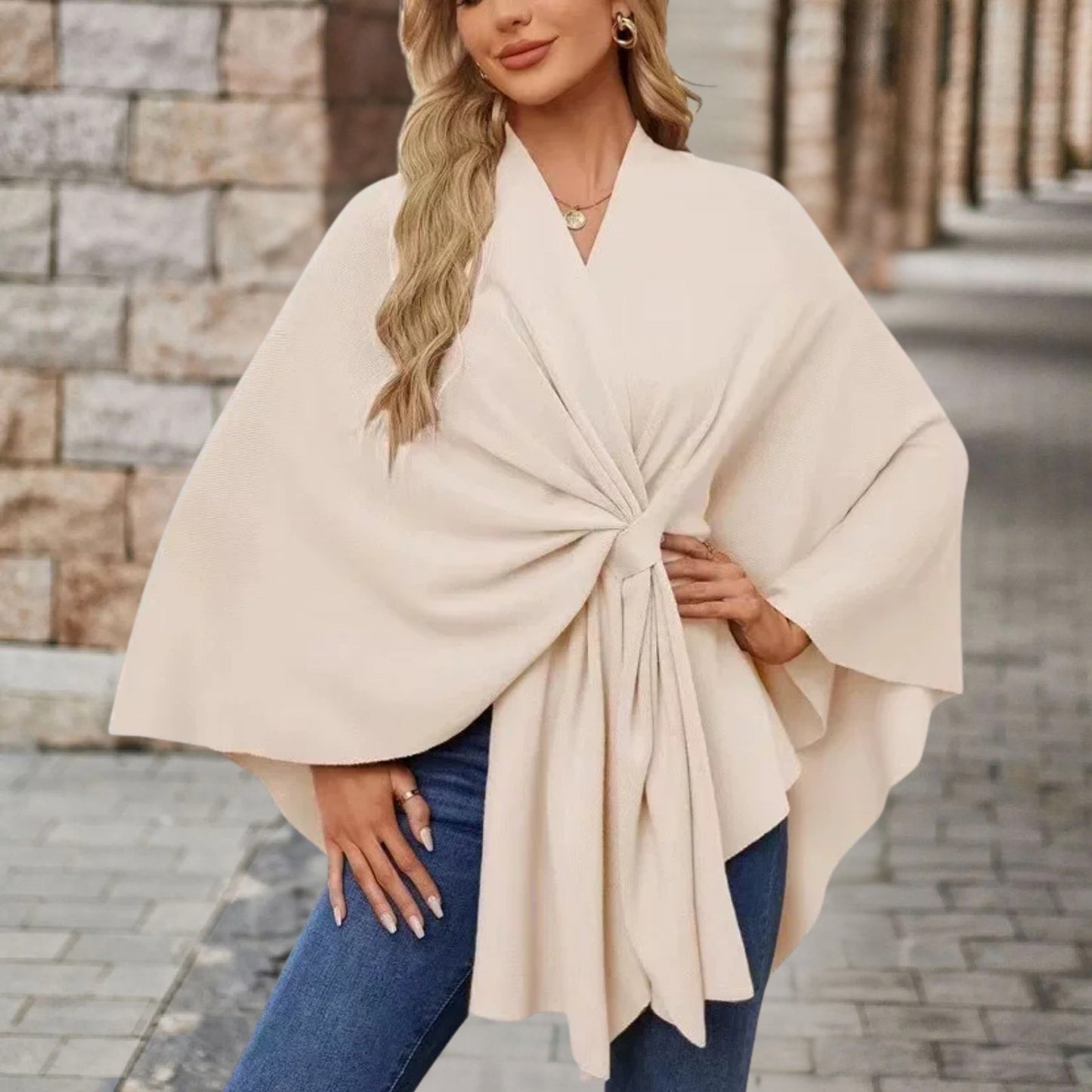 Bettina | Damen Oberteil im Cape-Stil mit Frontknoten