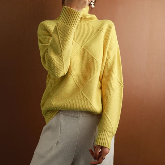 Petra | Damen Strickpullover mit Hohem Kragen und Rautenmuster