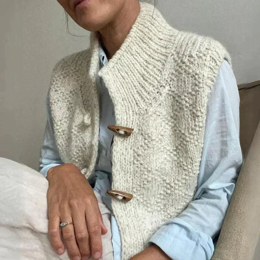 Karin | Damen Klassische Weste mit Knopfdetails und Wärmender Passform