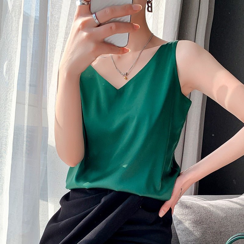 Beatrice | Damen Satin-Top mit tiefem V-Ausschnitt und Drapierung