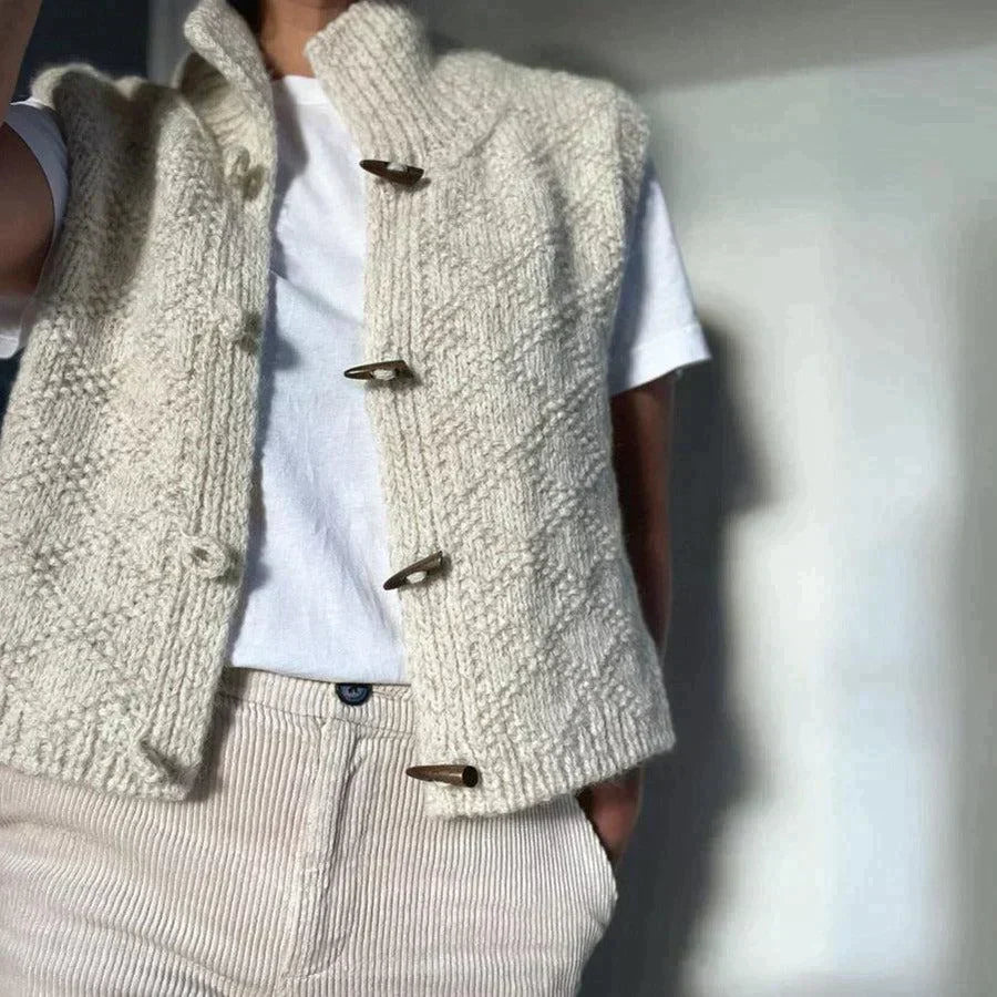 Karin | Damen Klassische Weste mit Knopfdetails und Wärmender Passform