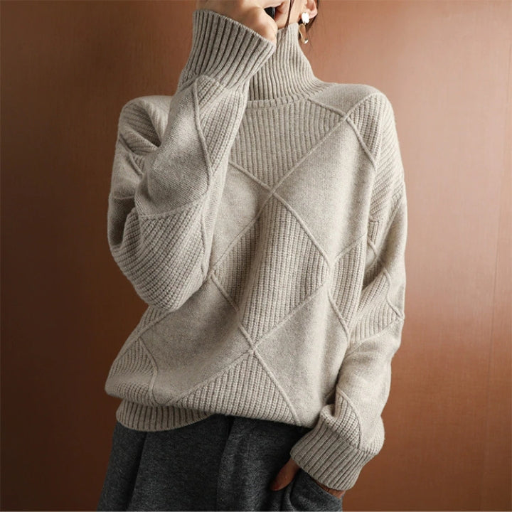 Petra | Damen Strickpullover mit Hohem Kragen und Rautenmuster