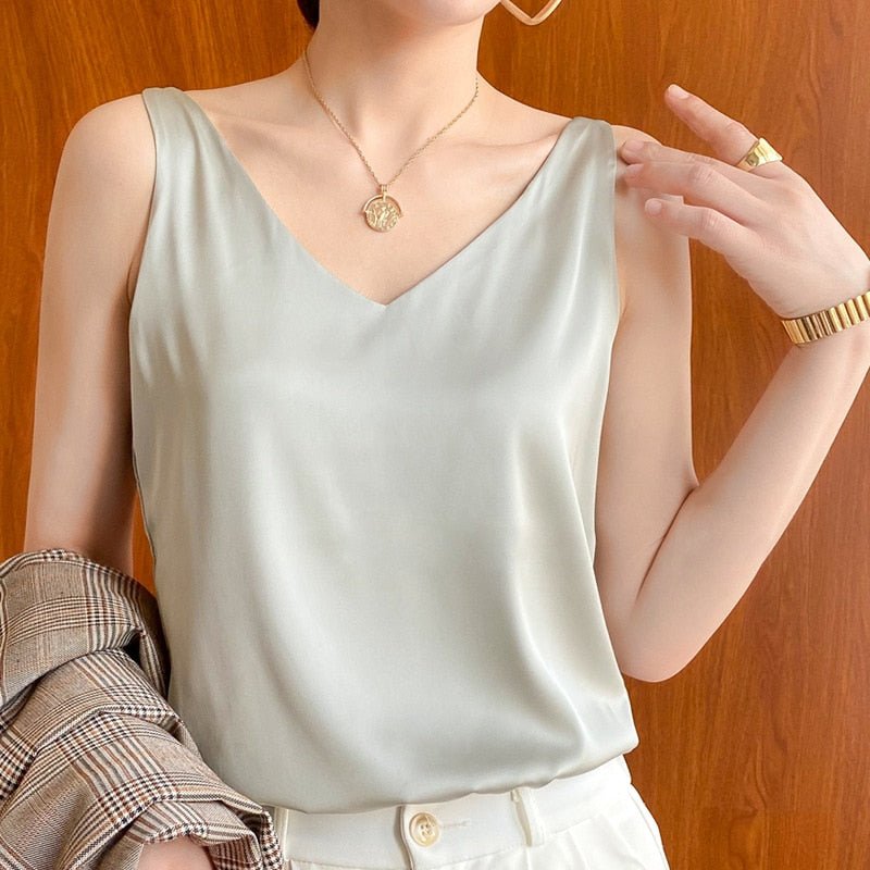 Beatrice | Damen Satin-Top mit tiefem V-Ausschnitt und Drapierung
