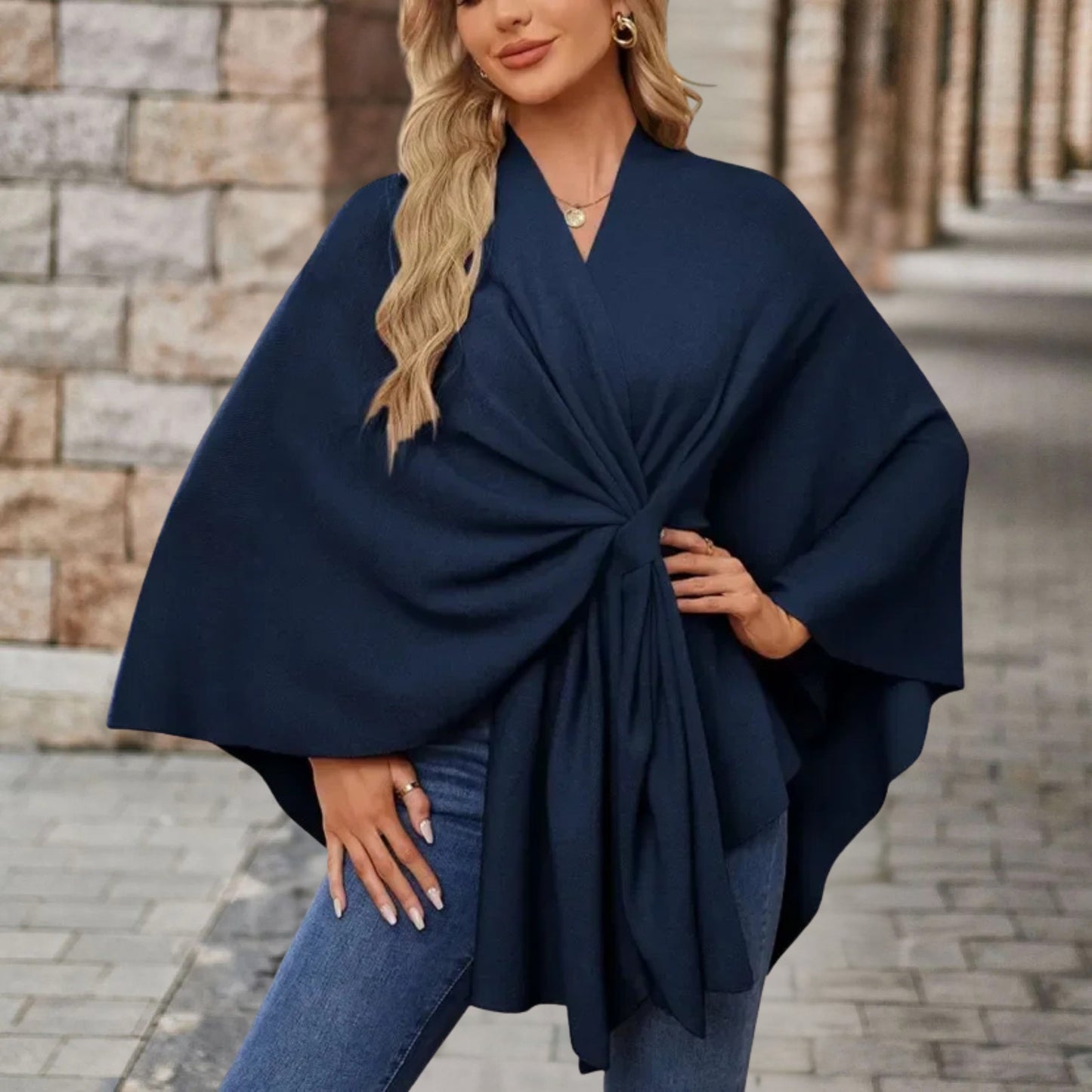 Bettina | Damen Oberteil im Cape-Stil mit Frontknoten