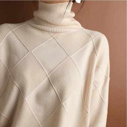 Petra | Damen Strickpullover mit Hohem Kragen und Rautenmuster