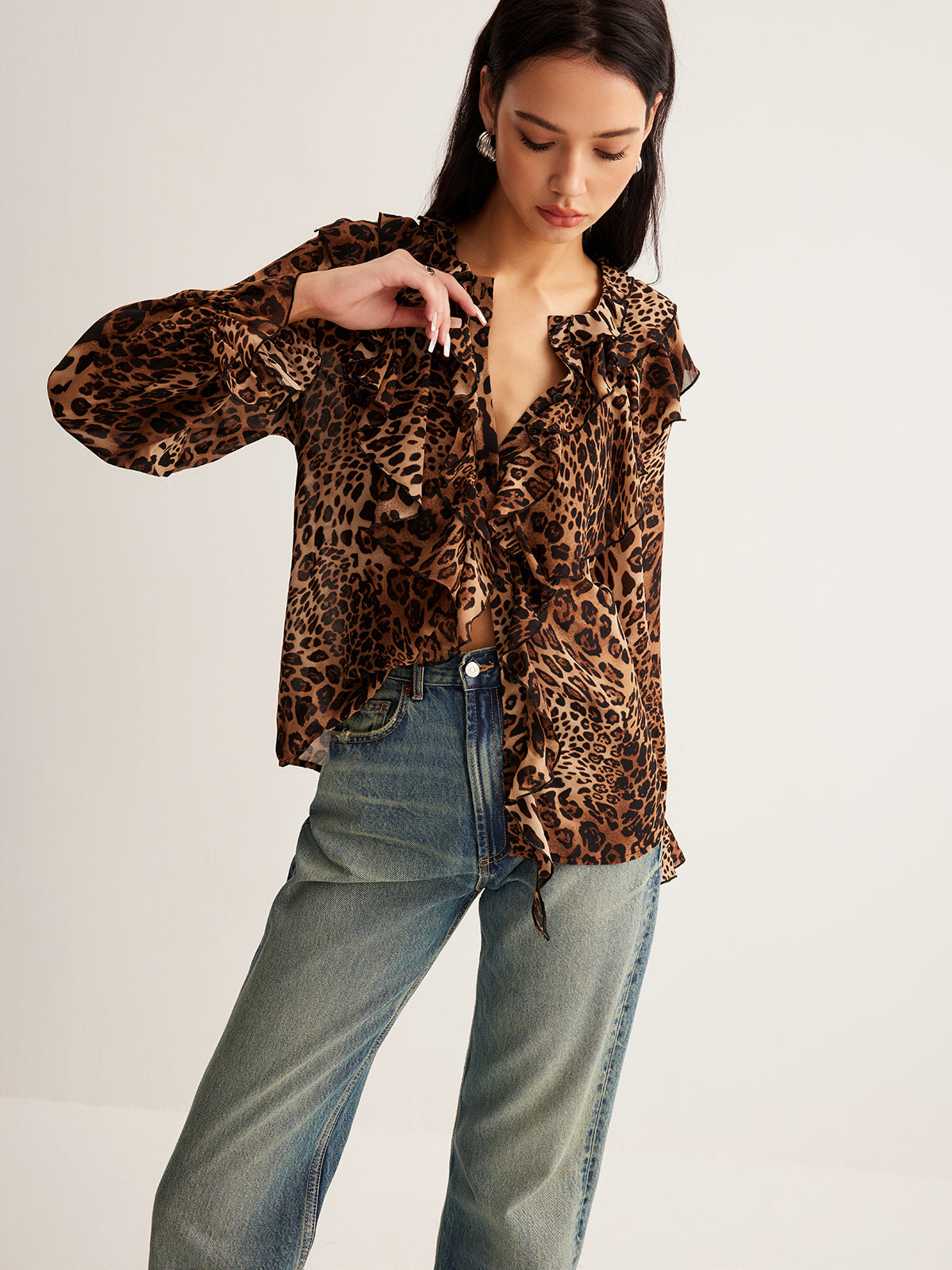 Viviane | Damen Sommerbluse mit Leopardenmuster und Rüschenkragen