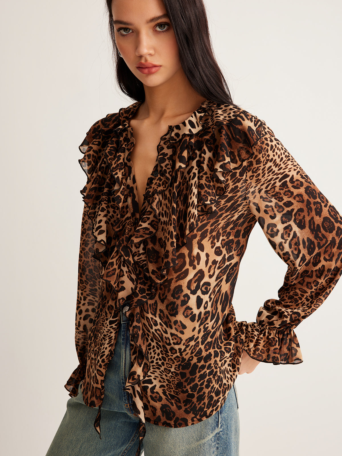 Viviane | Damen Sommerbluse mit Leopardenmuster und Rüschenkragen