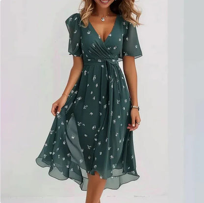 Claudia | Damen Geblümtes Wickelkleid mit ausgestellter Passform