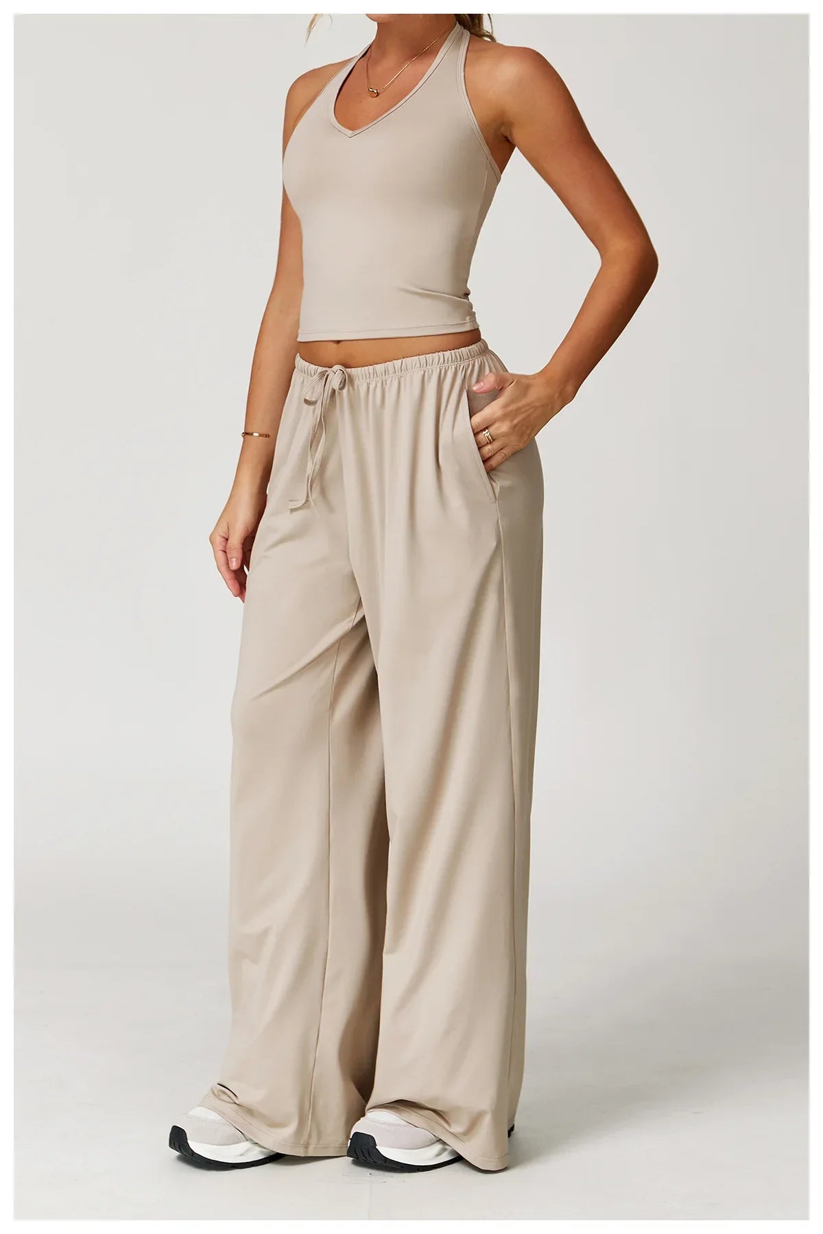 Laura | Damen Freizeit Neckholder Crop-Top Hosen Set