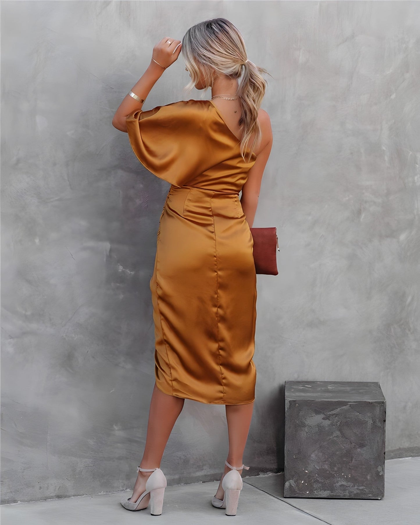 Felicia | Damen Satin-Kleid mit Ein-Schulter-Design und Seitenschlitz
