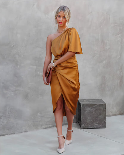 Felicia | Damen Satin-Kleid mit Ein-Schulter-Design und Seitenschlitz