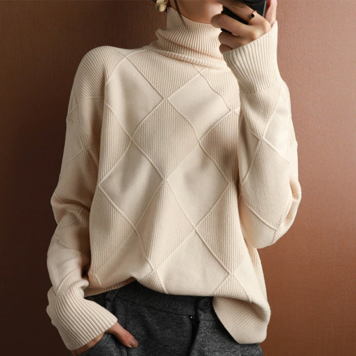 Petra | Damen Strickpullover mit Hohem Kragen und Rautenmuster
