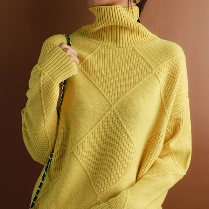 Petra | Damen Strickpullover mit Hohem Kragen und Rautenmuster