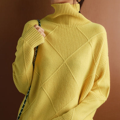 Petra | Damen Strickpullover mit Hohem Kragen und Rautenmuster