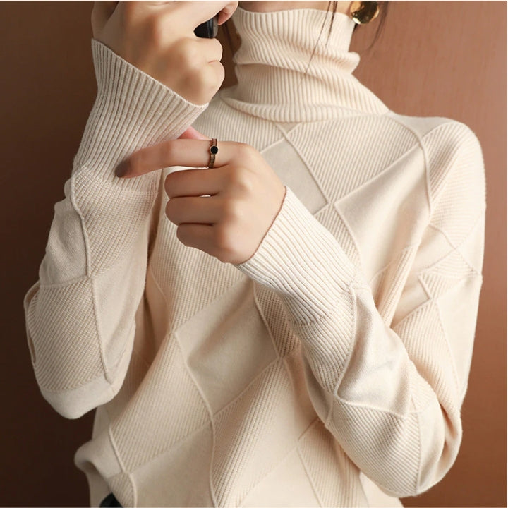 Petra | Damen Strickpullover mit Hohem Kragen und Rautenmuster