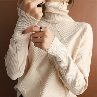 Petra | Damen Strickpullover mit Hohem Kragen und Rautenmuster