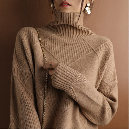 Petra | Damen Strickpullover mit Hohem Kragen und Rautenmuster
