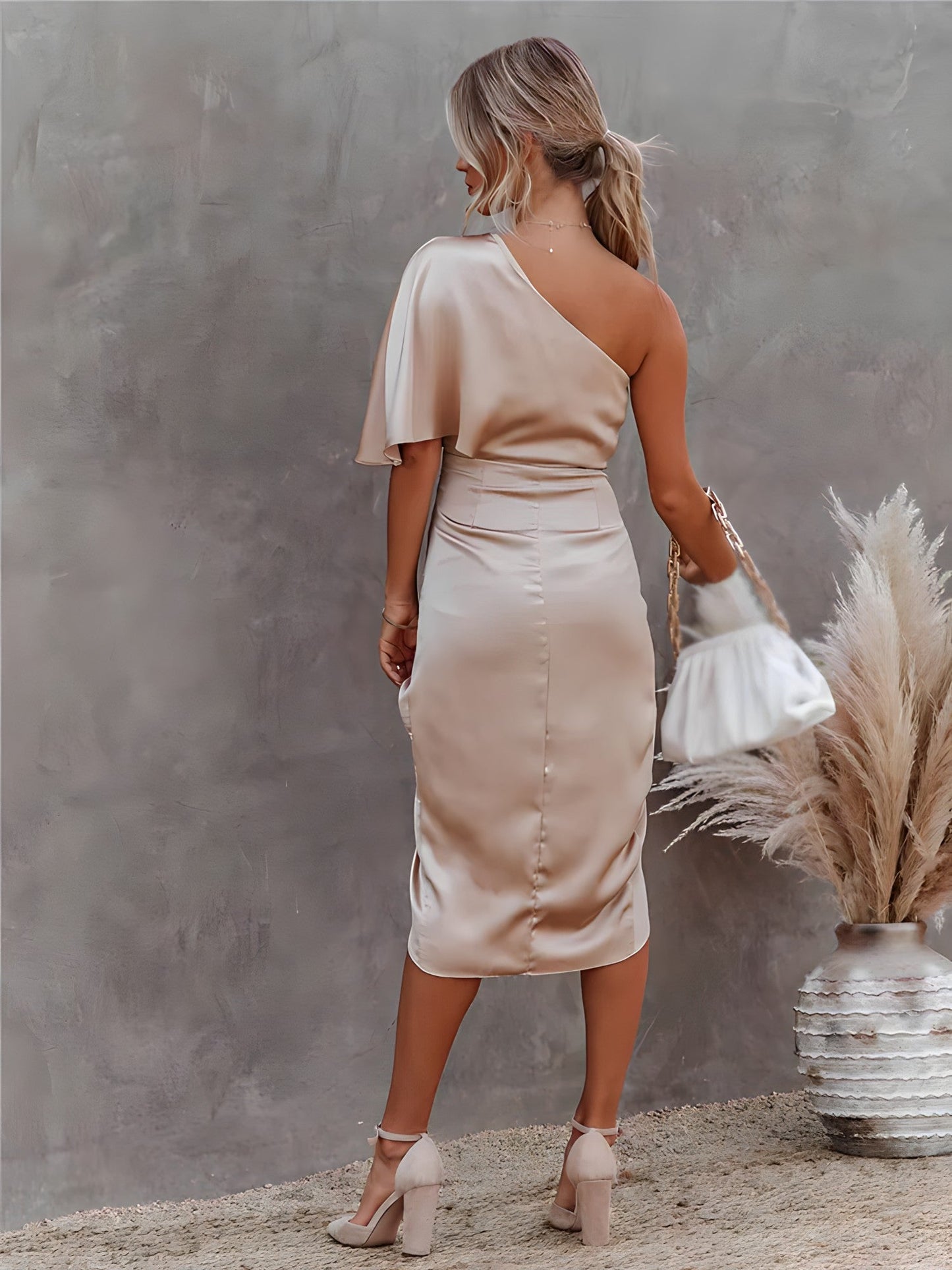 Felicia | Damen Satin-Kleid mit Ein-Schulter-Design und Seitenschlitz