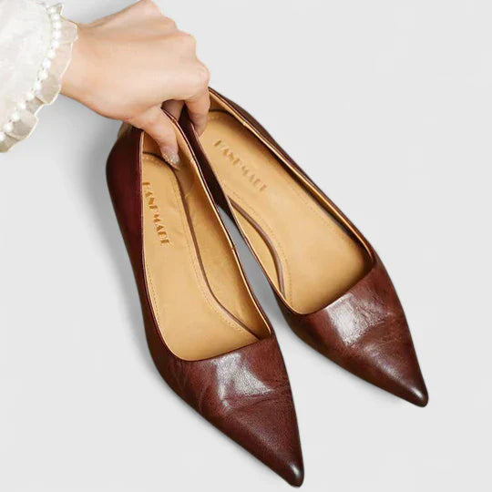 Julia | Damen Klassische Pumps mit spitzer Zehenpartie und niedrigem Absatz