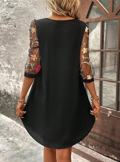 Emilia | Damen Kleid mit klassischer Passform und geblümten Ärmeln