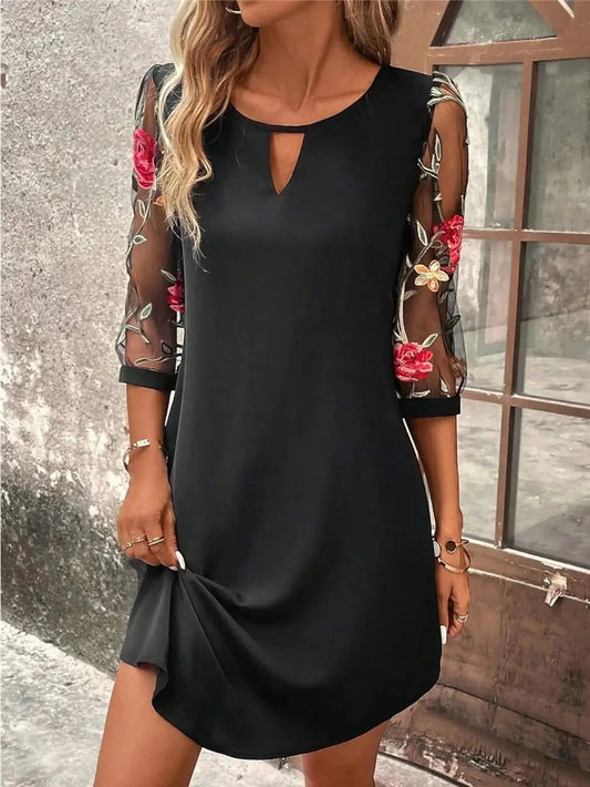 Emilia | Damen Kleid mit klassischer Passform und geblümten Ärmeln