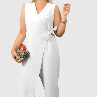 Johanna | Damen Ärmelloser Jumpsuit mit V-Ausschnitt und Gürtel