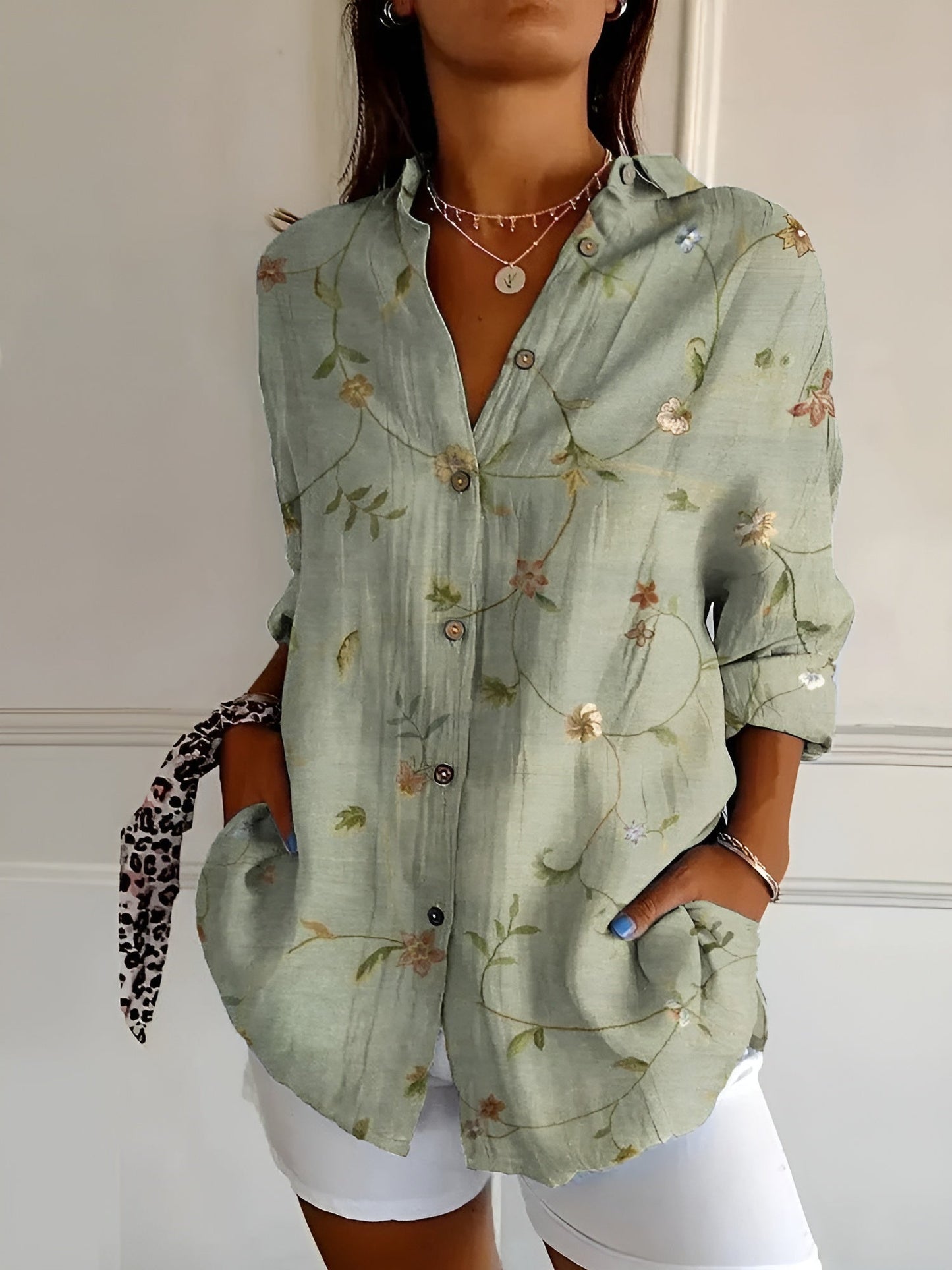 Greta | Damen Oberteil mit Blumenmuster und Knopfleiste vorne